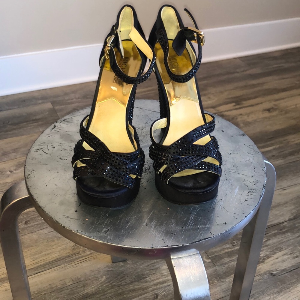 Heels - Picture 2 of 8